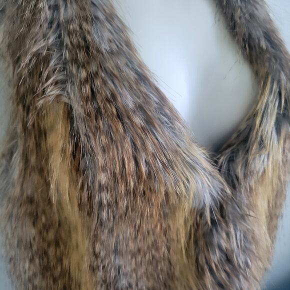 Y2k GUESS Faux Coyote Fur Vest Tan XS NWT Mob Wife Heritage Boho Festival - Picture 16 of 16